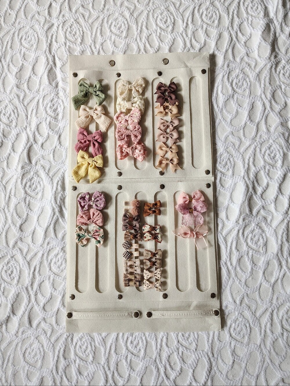 Lot Of 42 Baby Girl Bow Clips And Felt Holder